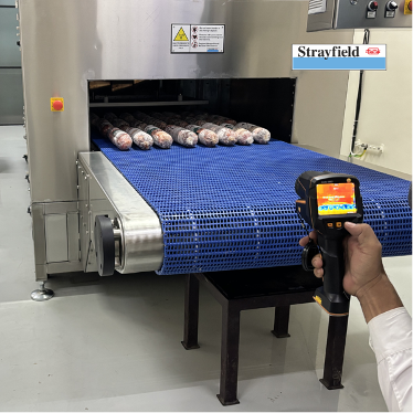 Strayfield radio frequency defrosting system with conveyor belt and thermal imaging temperature monitoring of packaged food